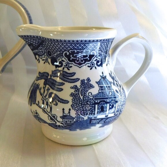 Churchill Tea Set with Teapot, Sugar Bowl, and Creamer in Willow Blue # 26780 - Picture 4 of 7